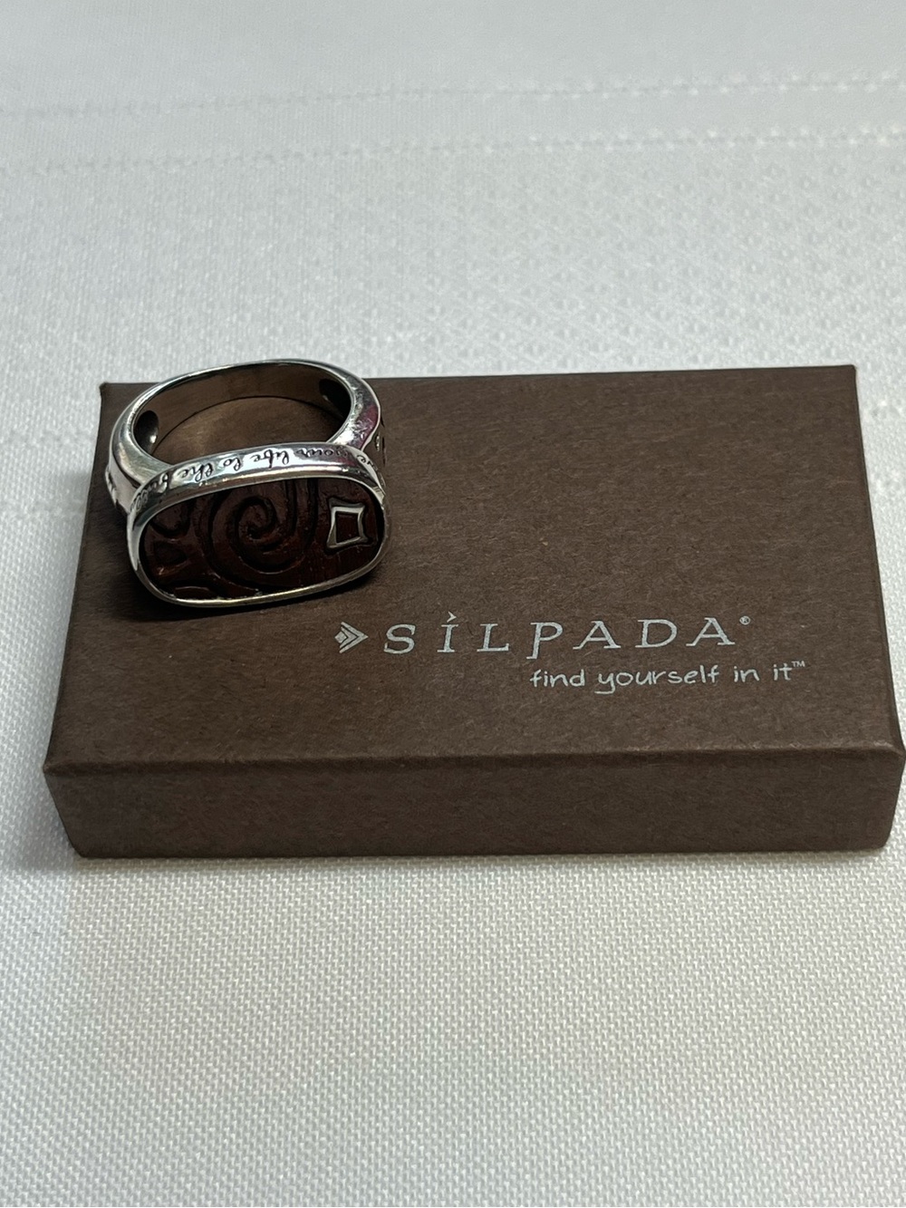 New Silpada Inspiration Ring. Stamped 925. Wood engraving. Size 8